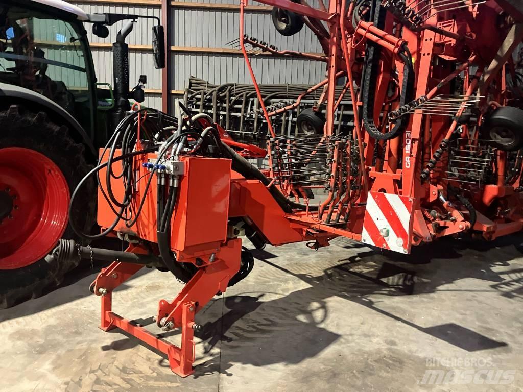 Kuhn GA 15031 犁耙和摊草机
