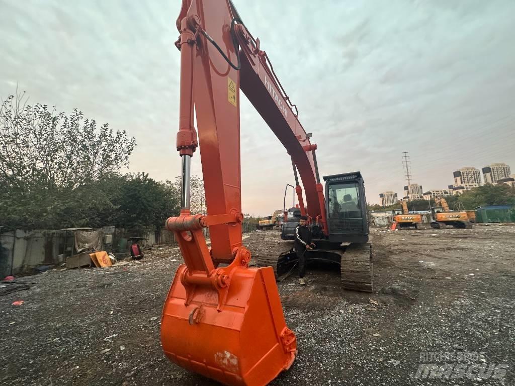 Hitachi ZX 200 履带挖掘机