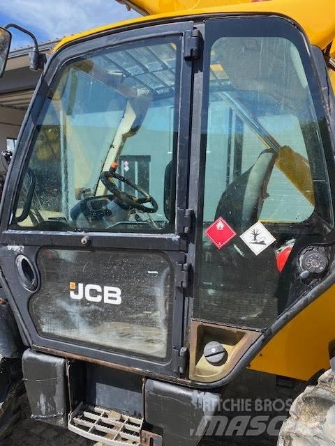 JCB 535-125 伸缩臂叉装车|叉装车