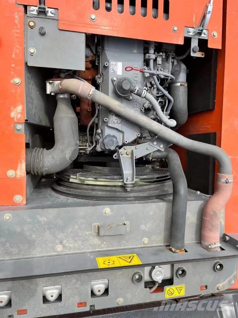 Hitachi ZX 240-3 履带挖掘机