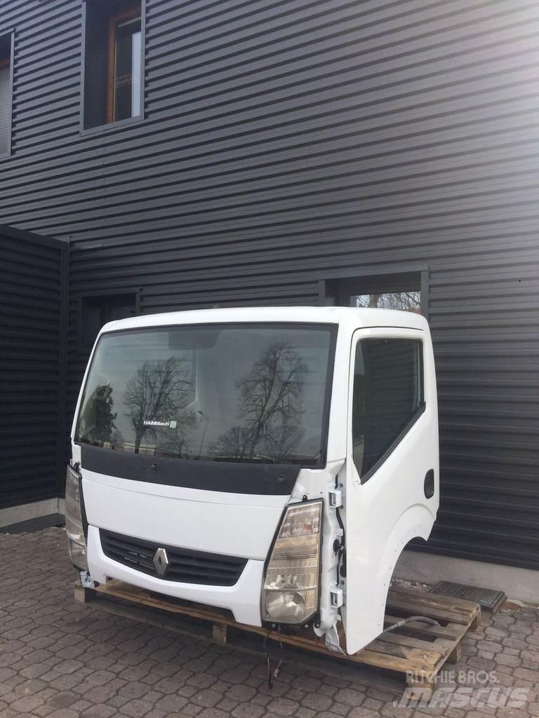 Renault Maxity 驾驶室与内部