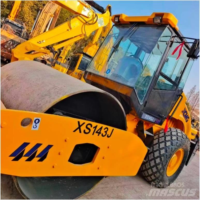 XCMG XS143J 单轮压路机