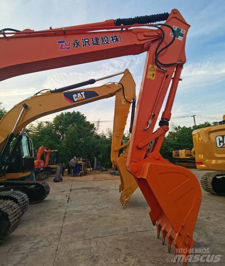 Hitachi ZX 200 履带挖掘机