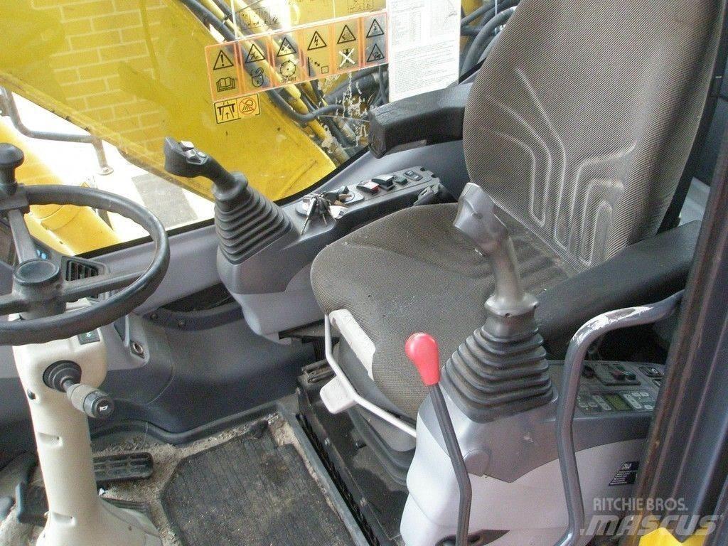 Komatsu PW140-7 轮式挖掘机