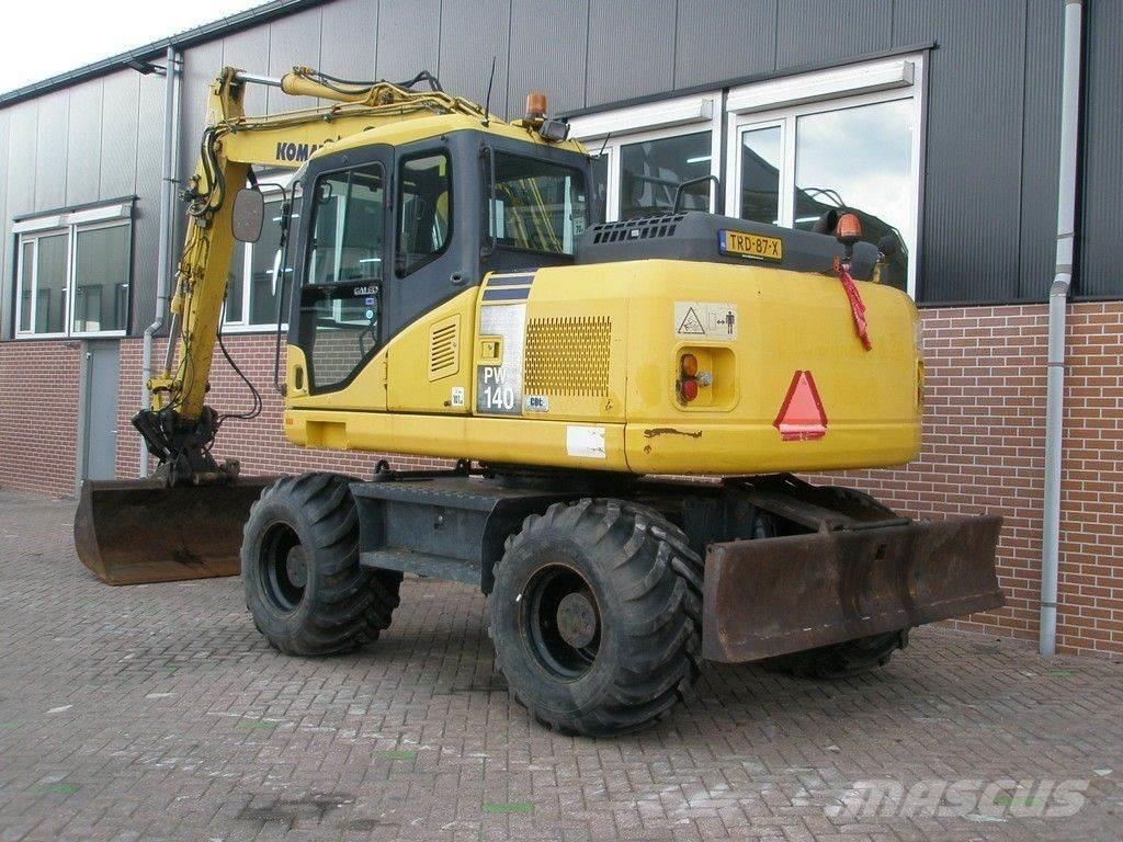 Komatsu PW140-7 轮式挖掘机