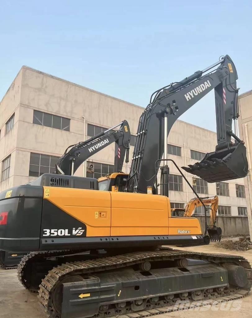 Hyundai 350 L VS 履带挖掘机