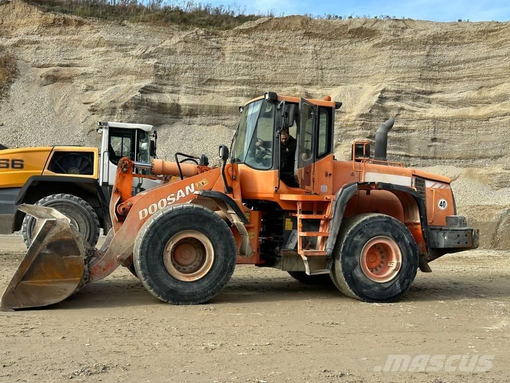 Doosan DL 300 轮式装载机