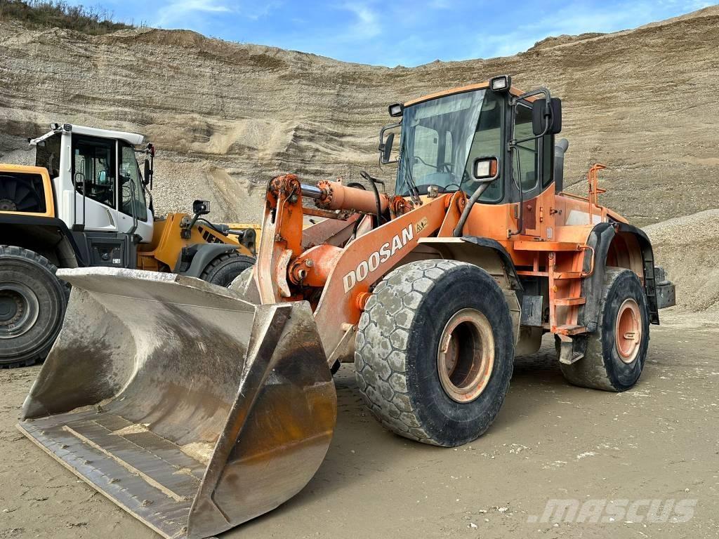 Doosan DL 300 轮式装载机