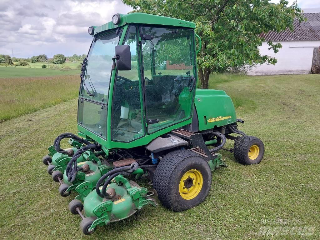 John Deere 3245 C 球道割草机