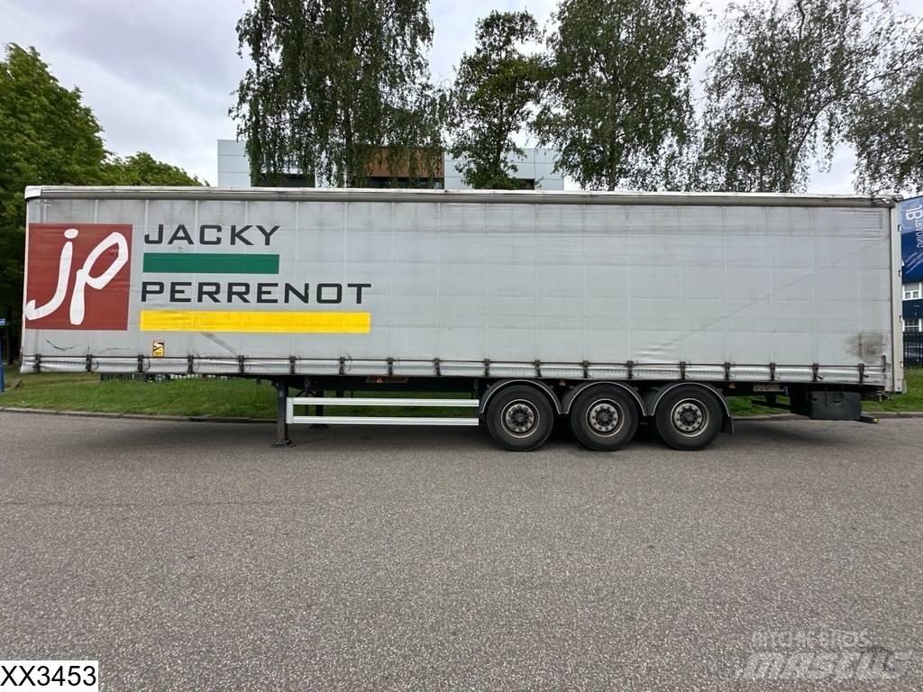 Fruehauf Tautliner 侧帘半挂车
