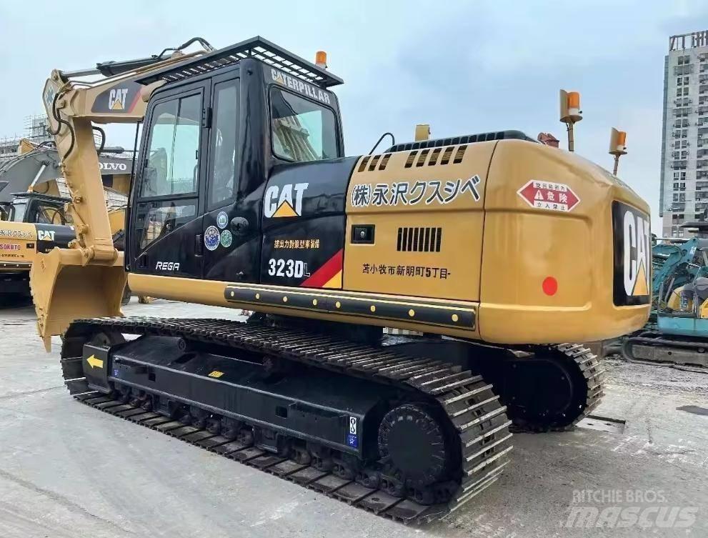 CAT 323 履带挖掘机