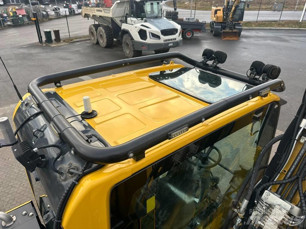 Komatsu PW 148-11 轮式挖掘机