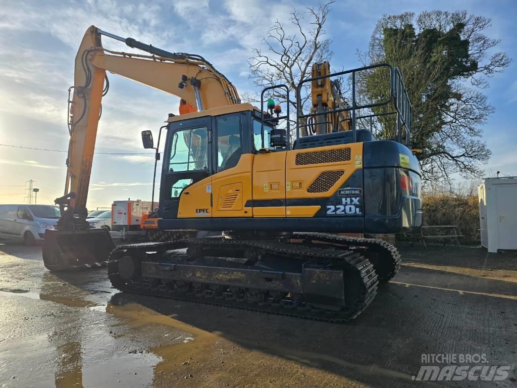 Hyundai HX220L 履带挖掘机