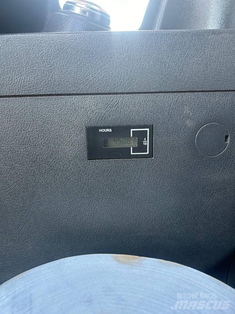 Hyundai HX220L 履带挖掘机