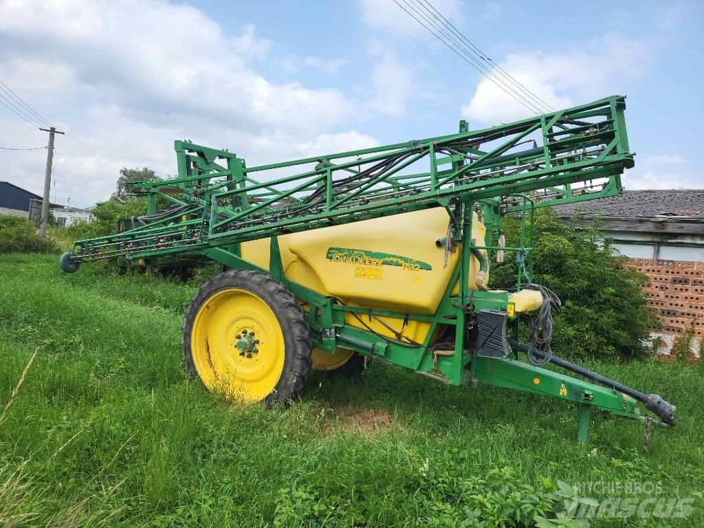 John Deere 732 牵引式喷雾机