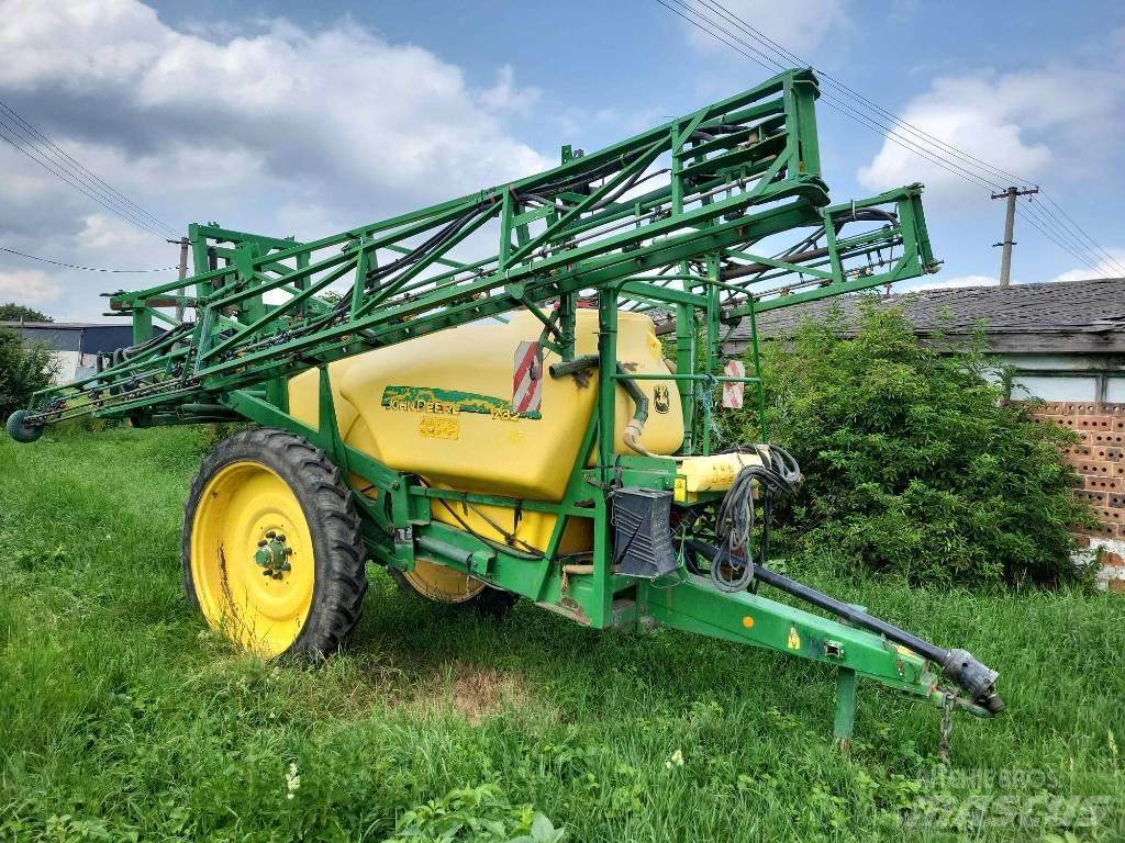 John Deere 732 牵引式喷雾机