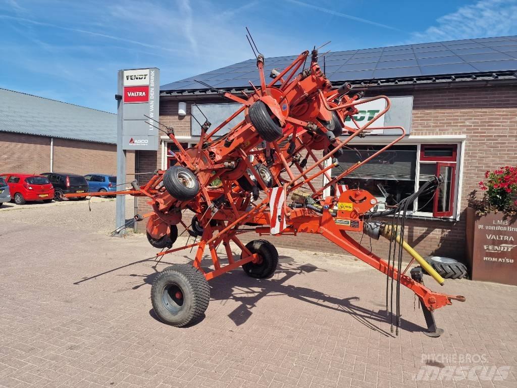 Kuhn GF 10802 T 犁耙和摊草机
