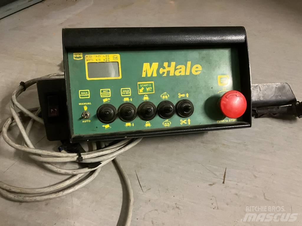 McHale 998 牧草包膜机