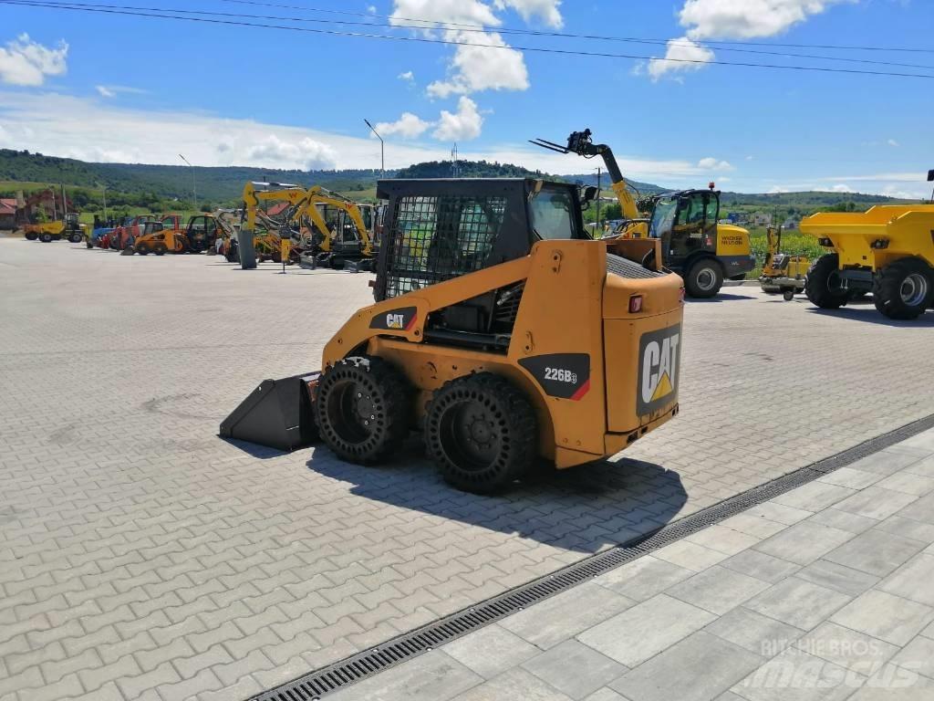 CAT 226 B 3 滑移装载机