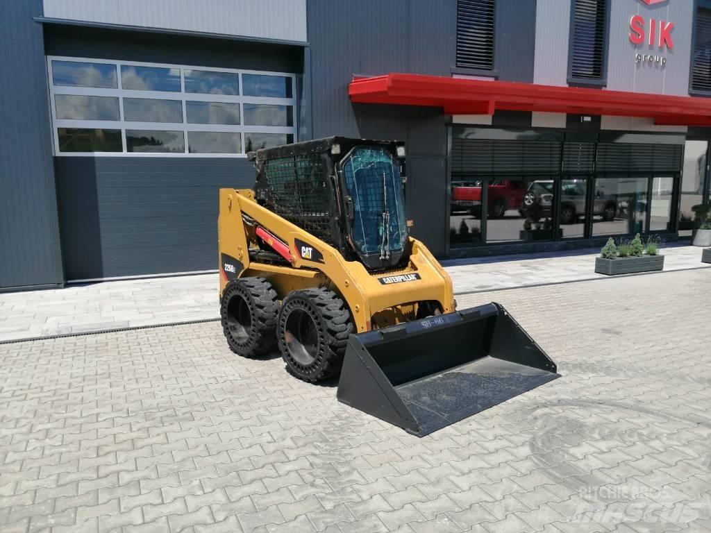 CAT 226 B 3 滑移装载机