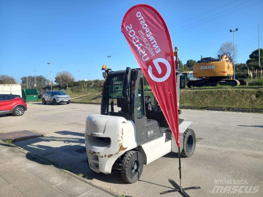 UniCarriers D32 柴油叉车