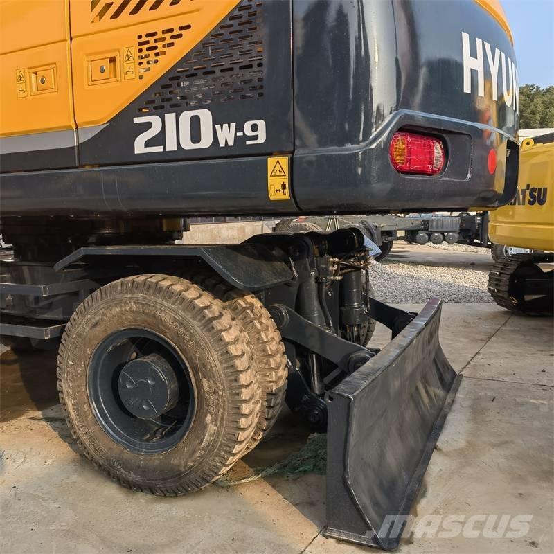 Hyundai 210W -9 轮式挖掘机