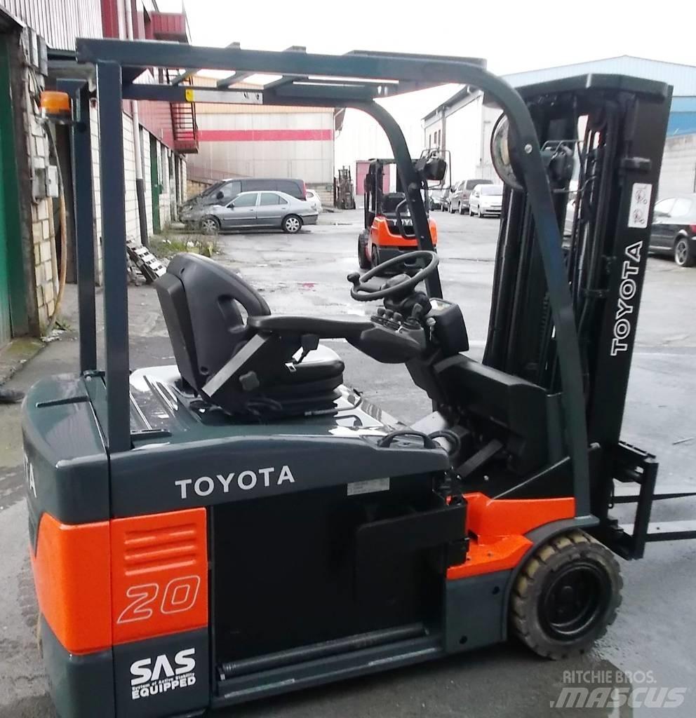 Toyota 7 FBEF 20 电动叉车