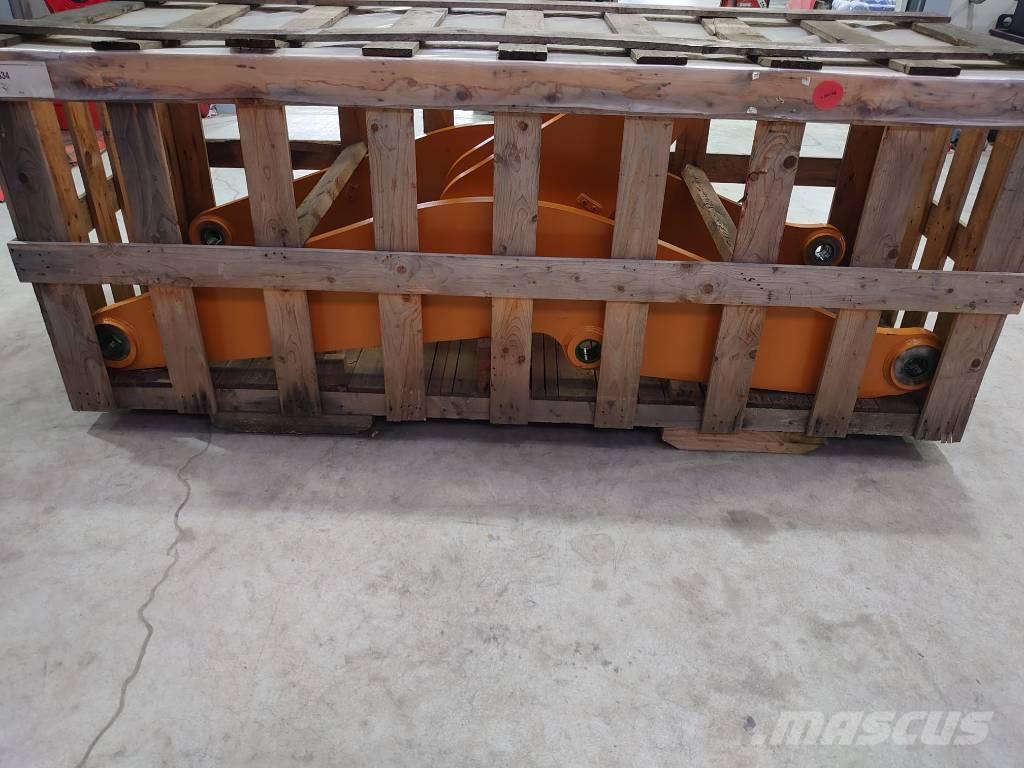 CASE 821G 吊杆和铲斗