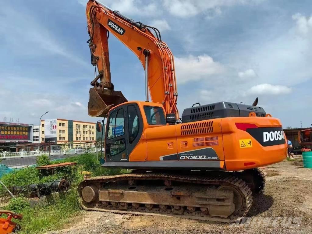 Doosan DX 300 LC 履带挖掘机