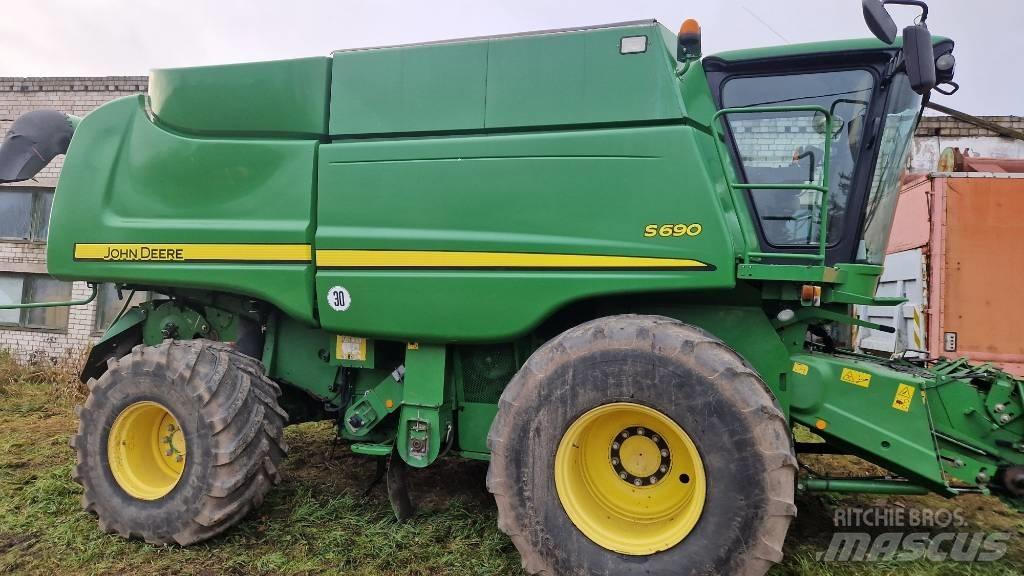 John Deere S 690 联合收割机