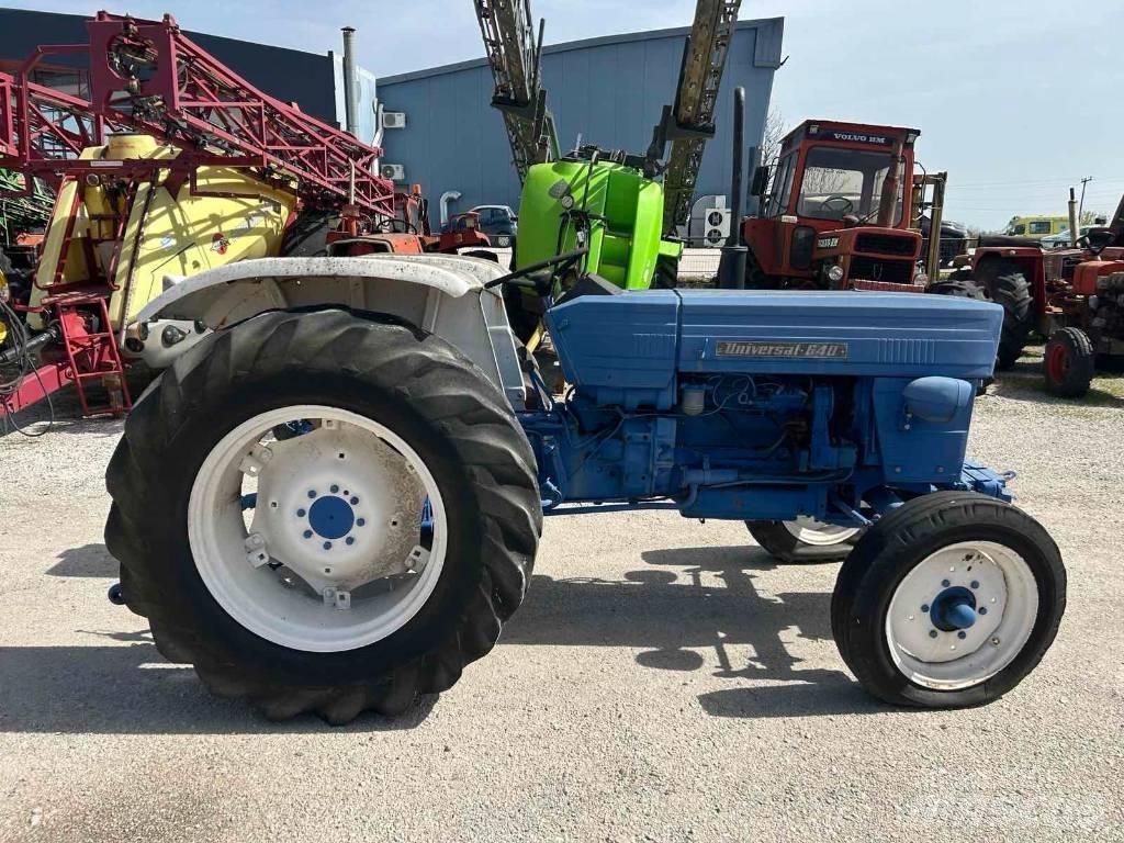 Universal 640 拖拉机/农用车
