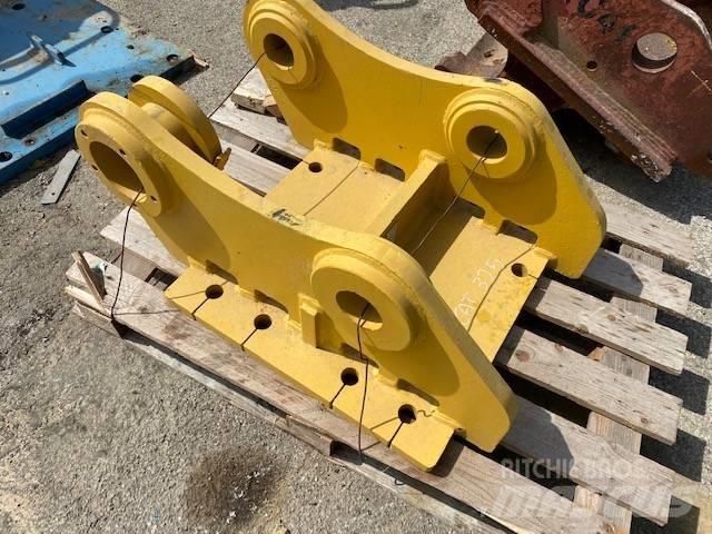 CAT 325 吊杆和铲斗