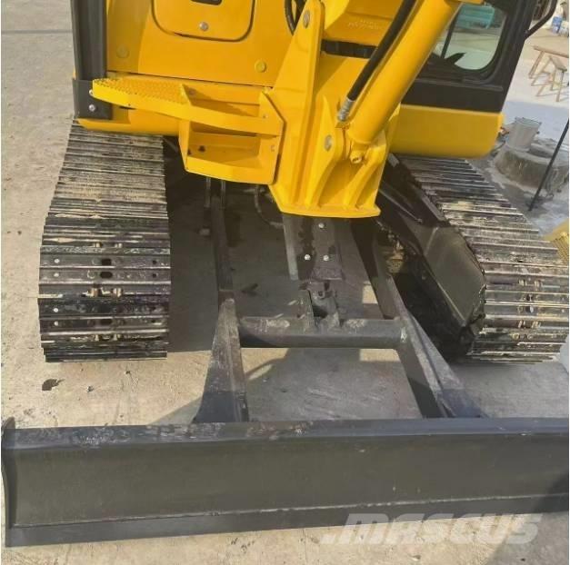 Komatsu PC56-7 小型挖掘机