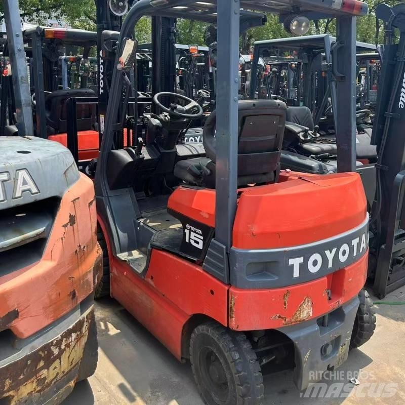 Toyota 15 电动叉车