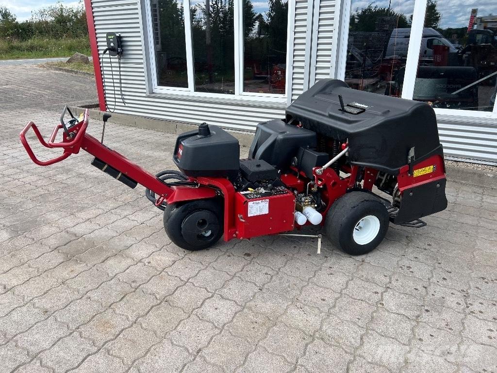 Toro Procore 648 通风机和垂直割草机