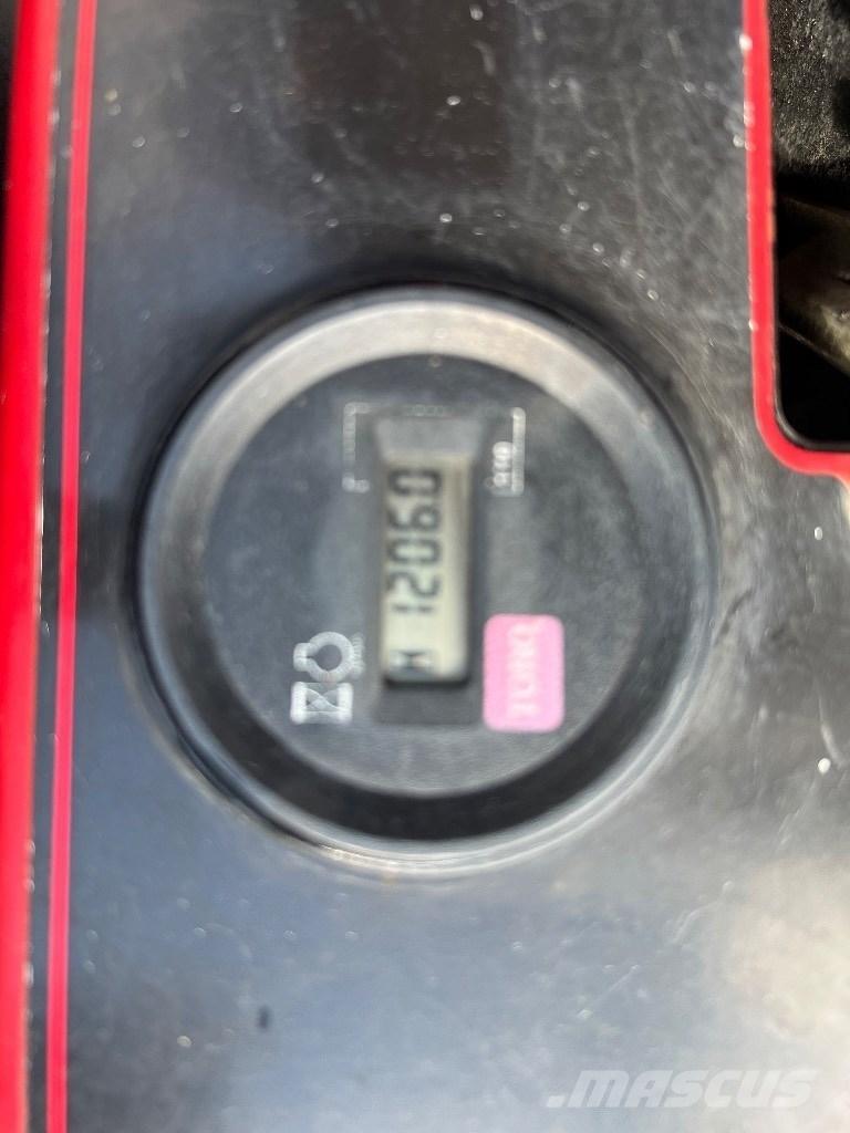 Toro Procore 648 通风机和垂直割草机