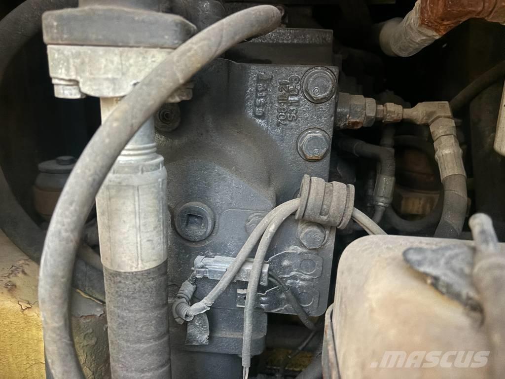 Komatsu PC 138 US 中型挖掘机