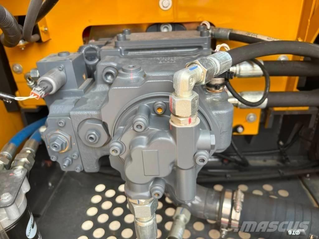 XCMG XE135GA 履带挖掘机