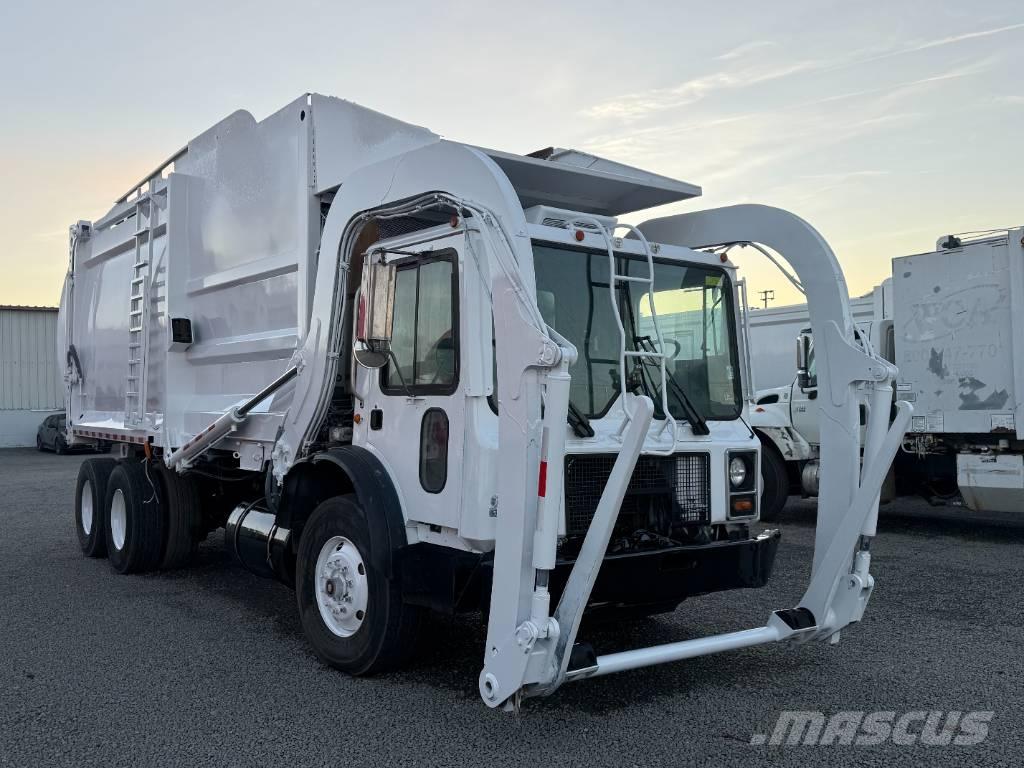 Mack MR 垃圾车