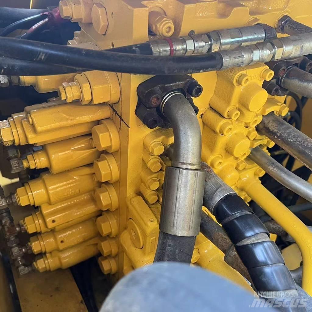 Komatsu PC 240 履带挖掘机