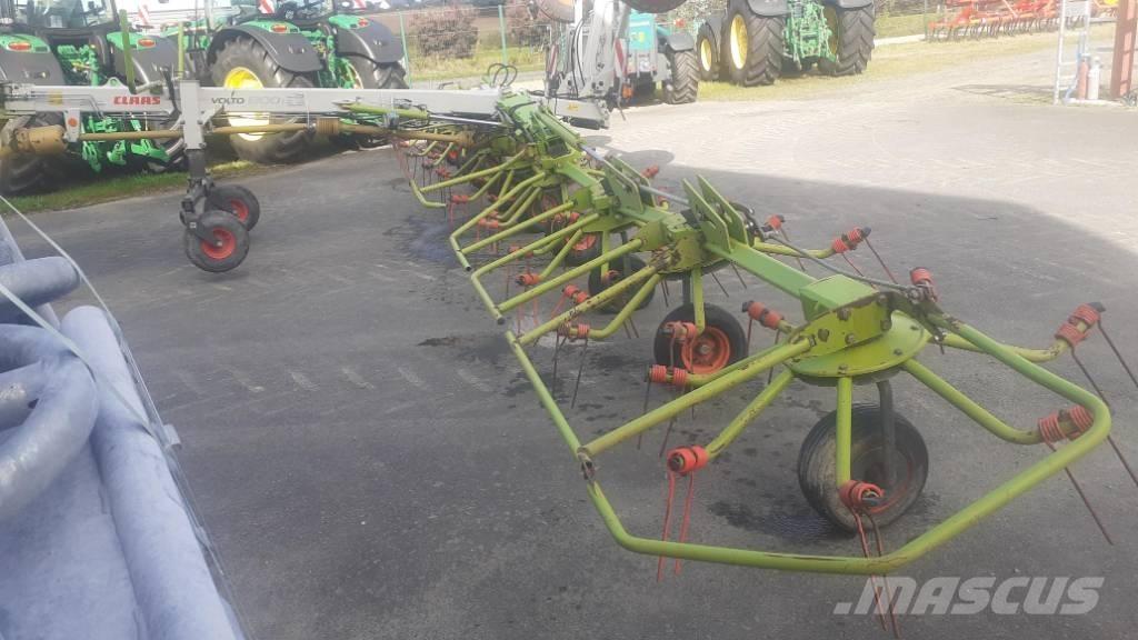 CLAAS VOLTO 1300 T 犁耙和摊草机