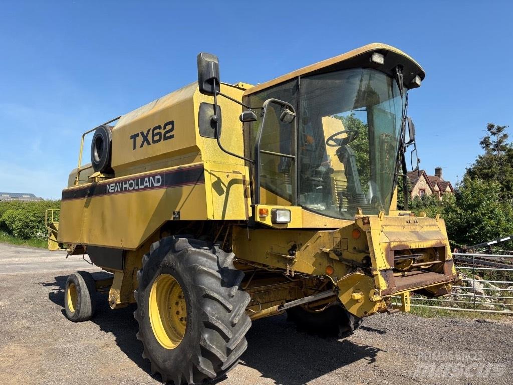 New Holland TX 62 联合收割机