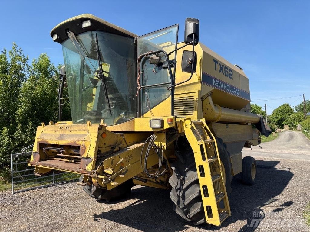 New Holland TX 62 联合收割机