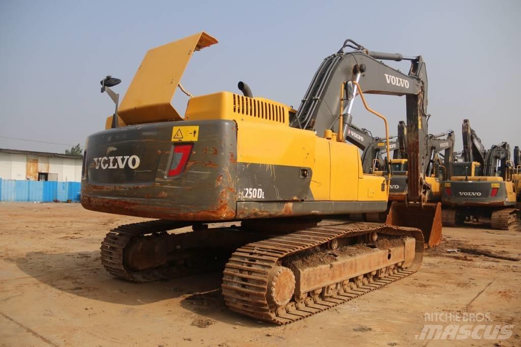 Volvo EC250 履带挖掘机