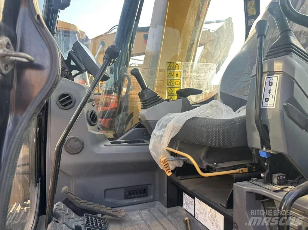 CAT 307.5 小型挖掘机