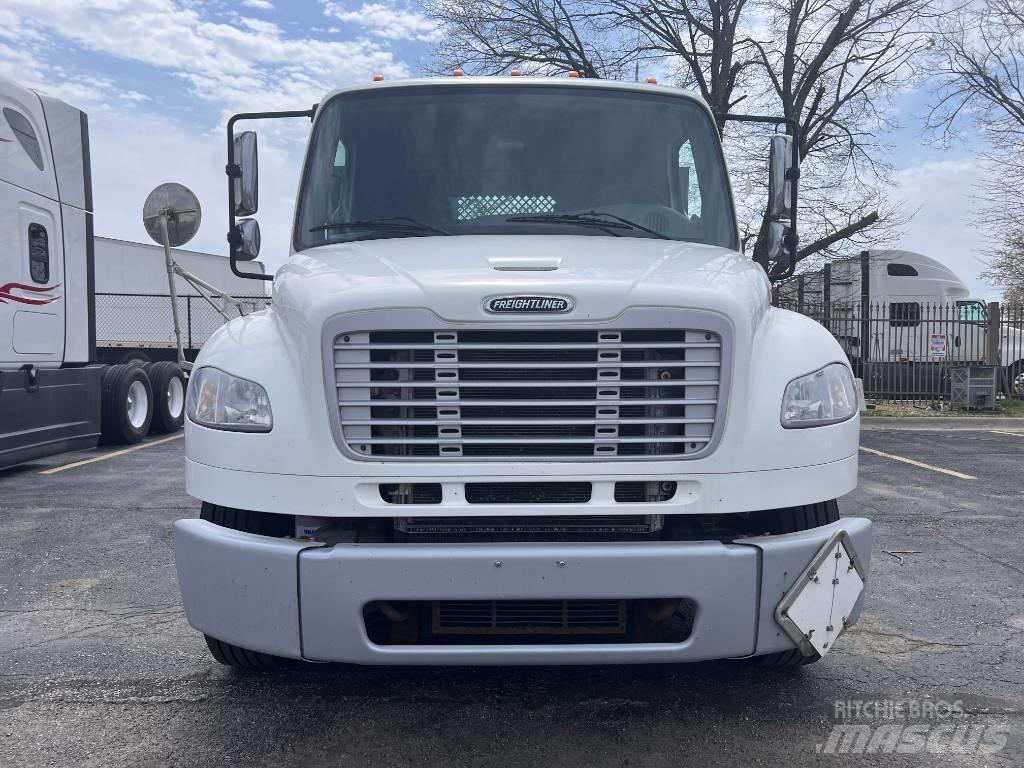 Freightliner M 106 平板栏板货车