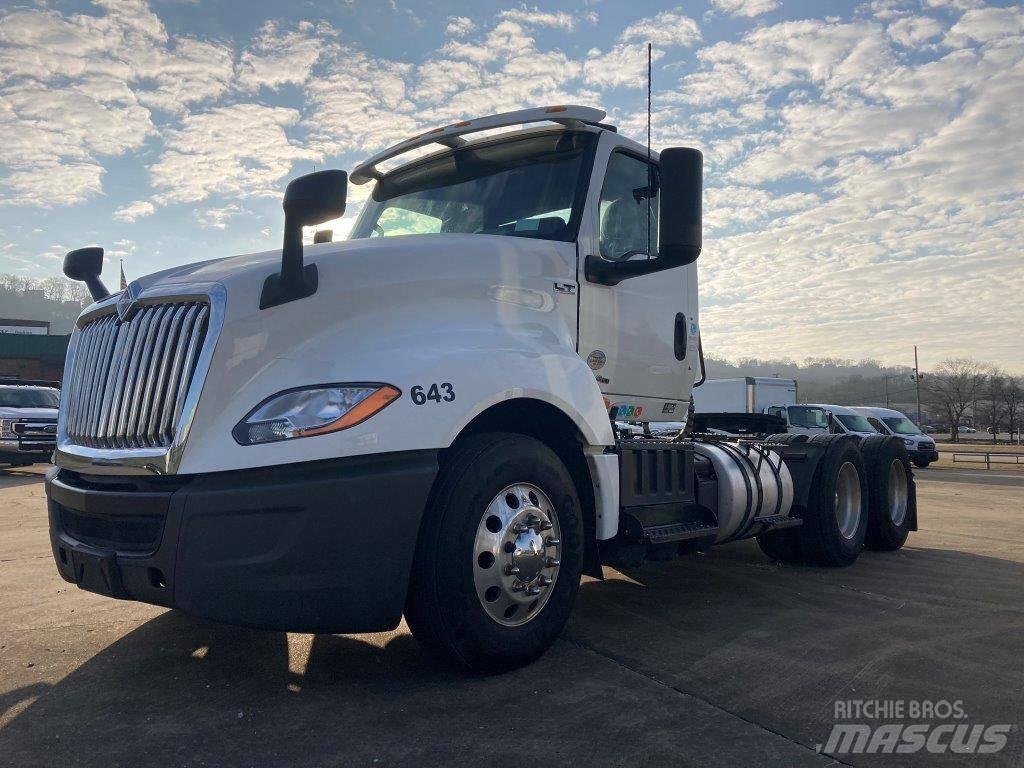 International LT 牵引车
