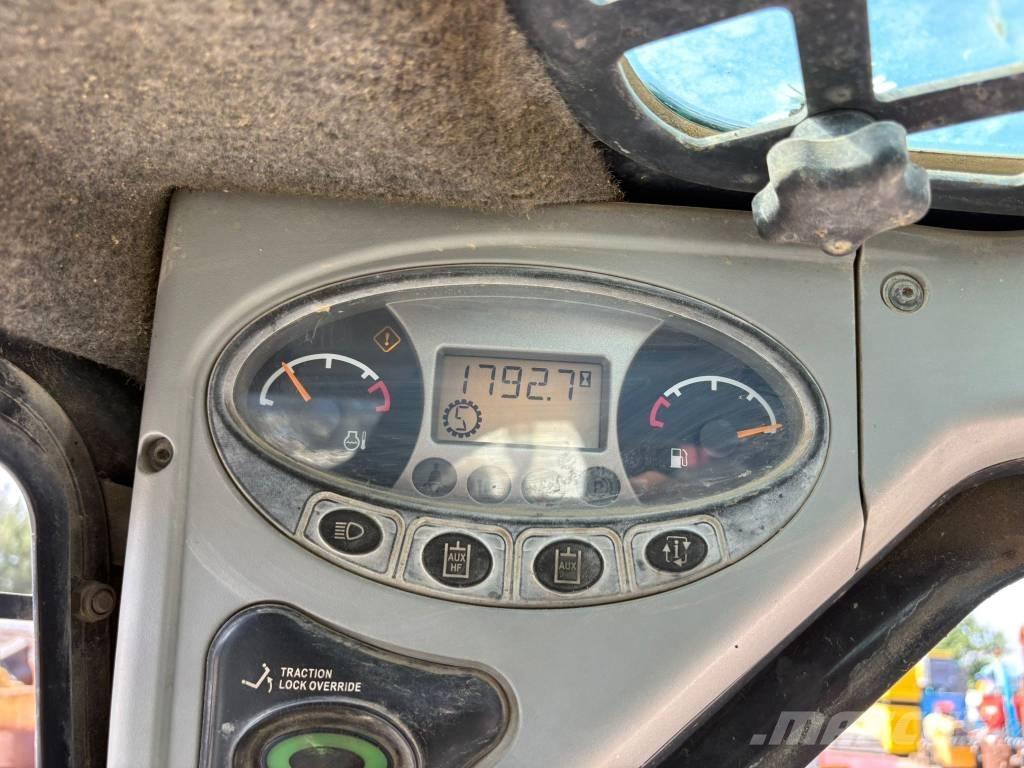 Bobcat T 300 滑移装载机