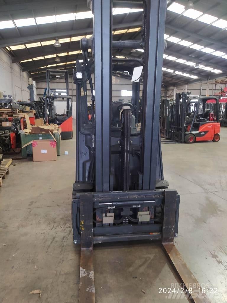 Linde E30/600 电动叉车