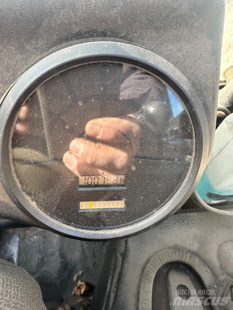 Linde E18 电动叉车